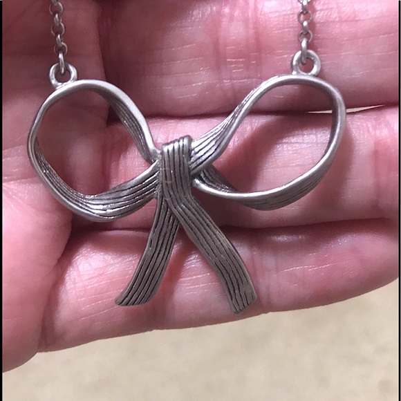 🆕🔥RARE JUICY COUTURE BEAUTIFUL SMALL SILVER BOW NECKLACE/👀👀ALL PICS PLEASE - Picture 15 of 16